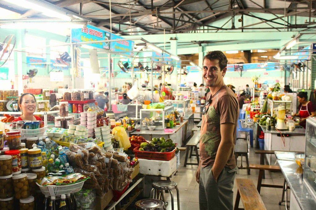 han market a hectic shopping area in the center of da nang 11 1