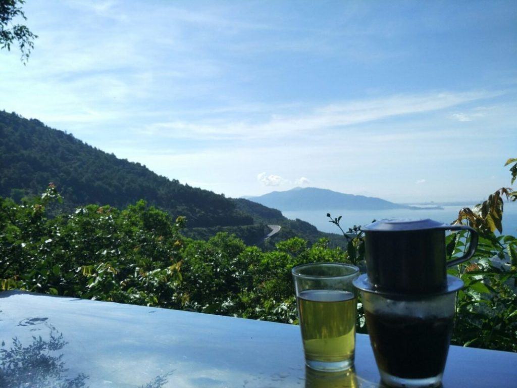 Cafe tren dinh deo hai van Du lich da nang tai Hanami