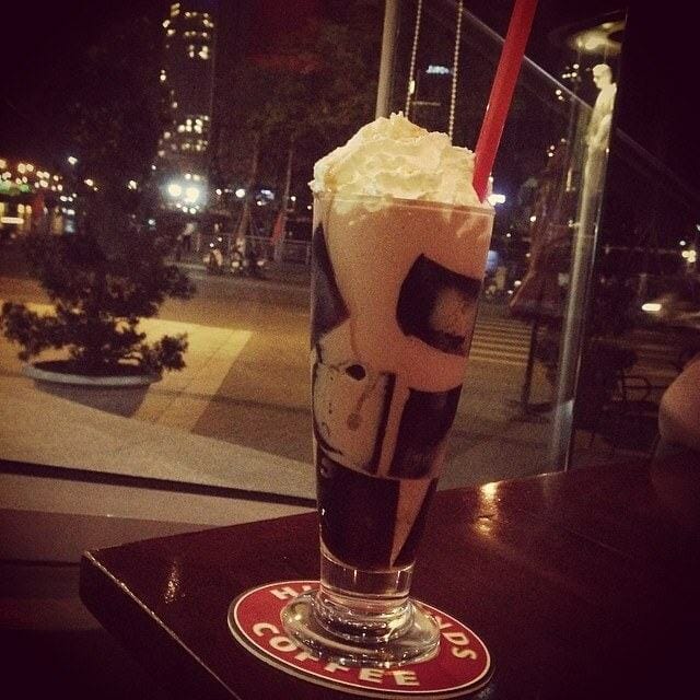 Cafe HighLand coffee %C4%90%C3%A0 N%E1%BA%B5ng ven s%C3%B4ng h%C3%A0n