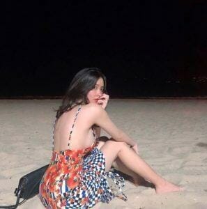 gái xinh ở biển đêm đà nẵng