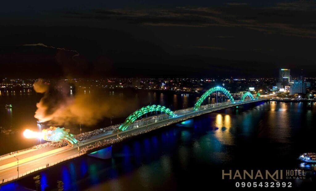 Cầu Rồng Đà Nẵng phun lửa - Dấu ấn đặc biệt không thể bỏ qua 1 Cầu rồng Đà Nẵng phun lửa