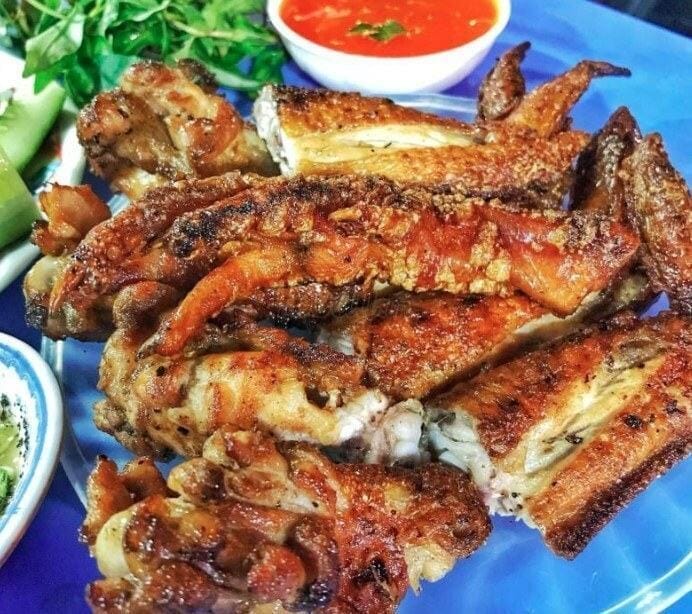 Top 10 eateries serving specialities in Danang that only the locals know 8 Hai Coi Chicken