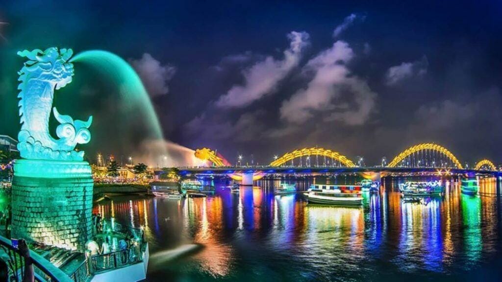 FEAST YOUR EYES WITH THE FIRE AND WATER PERFORMANCE BY THE DRAGON BRIDGE DANANG 1 thoi gian cau rong phun lua da nang