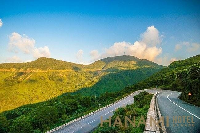 HAI VAN PASS - MAGNIFICENT MOUNTAIN PASS IN VIETNAM 1 deo Hai Van cung duong tuyet tac cua the gioi 8 1546110679 807 width650height433