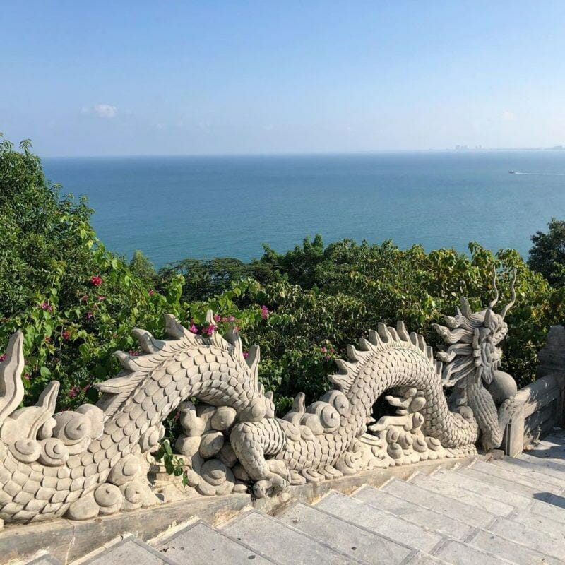 tượng con rồng ở chùa linh ứng bãi bụt