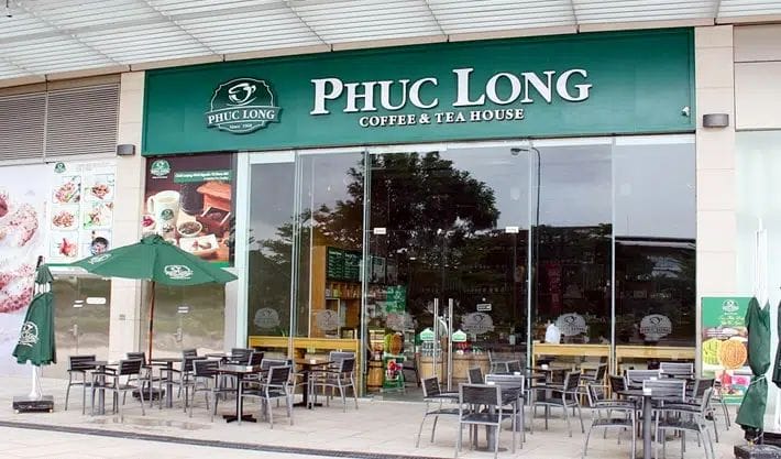Không gian quán ấm áp và thoáng mát tại Phúc Long