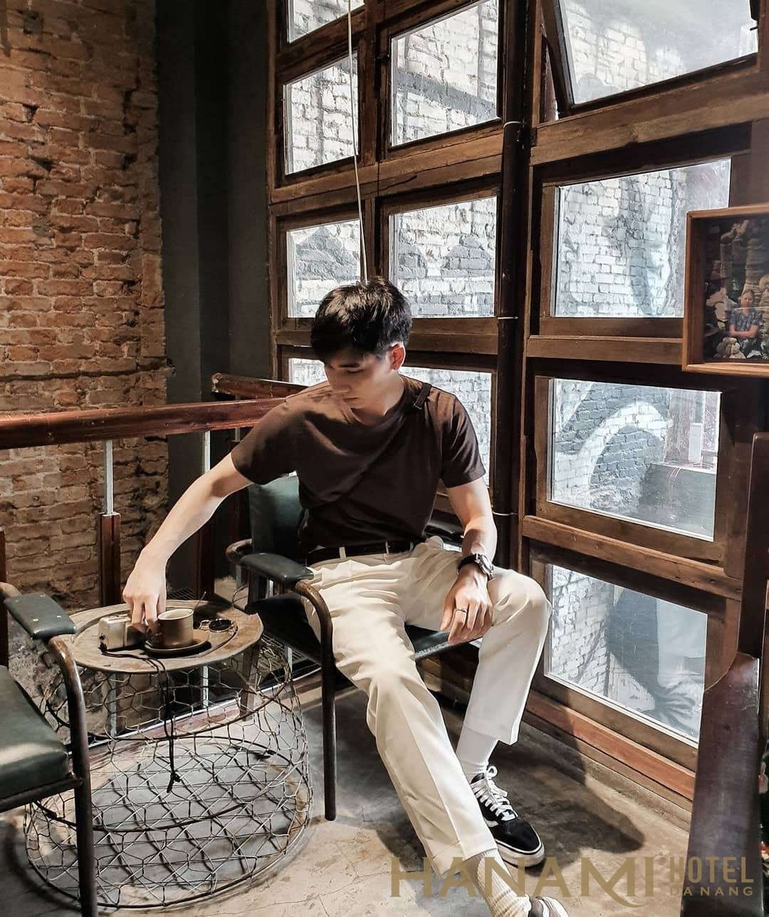 Top 10 quán cafe đẹp Đà Nẵng phải đến một lần 5 Bạn trai Hàn Quốc chụp ảnh check in tại Cộng Cà Phê Đà Nẵng