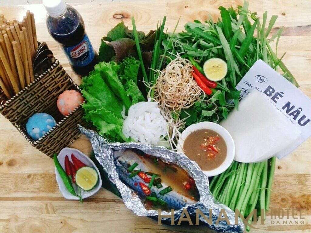 Ẩm thực Đà Nẵng - Top 31 món ăn ngon Đà Nẵng phải thử 9 cá nục hấp cuốn bánh tráng Bé Nâu Đà Nẵng