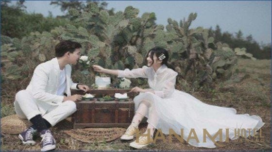 Chụp ảnh cưới tại cánh đồng xương rồng