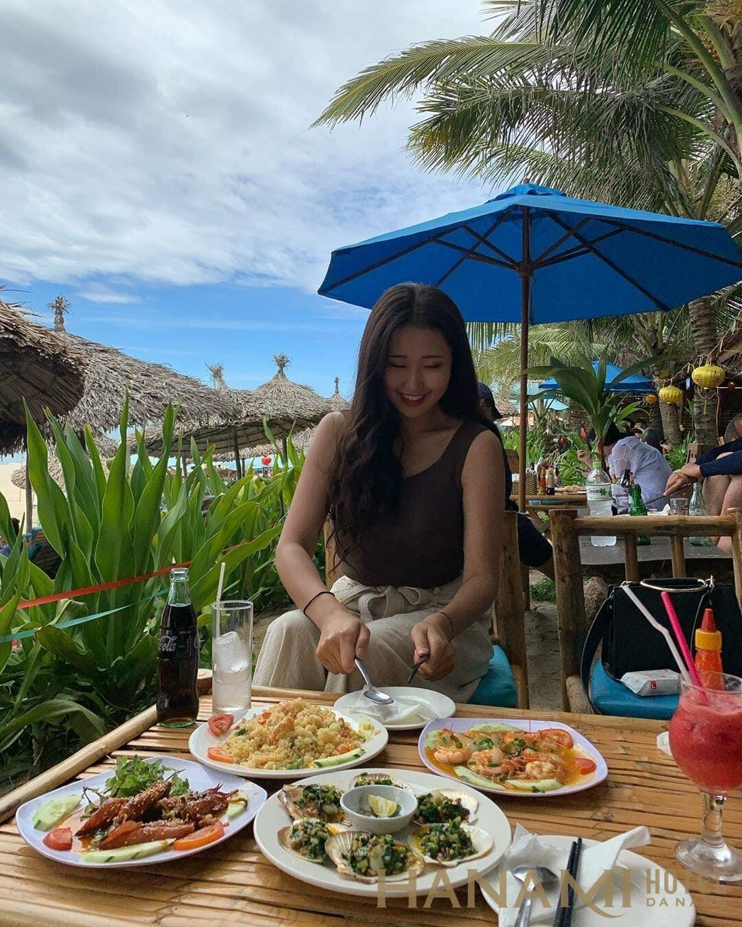 an hải sản tại bãi biển An Bàng Hội An