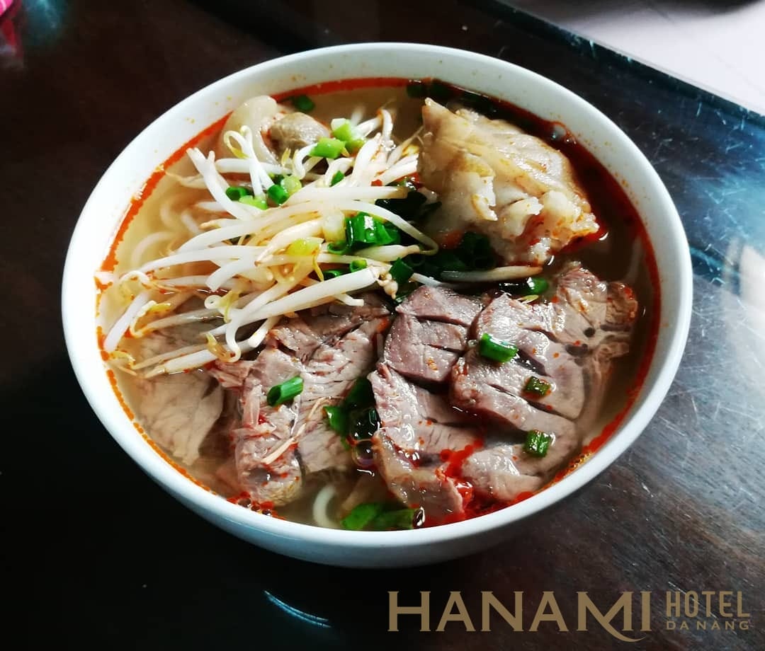 Du lịch Huế - Ẩm thực và địa điểm du lịch nổi tiếng 1 bún bò Huế ngon ngất ngây - món ăn tiêu biểu cho ẩm thực Huế