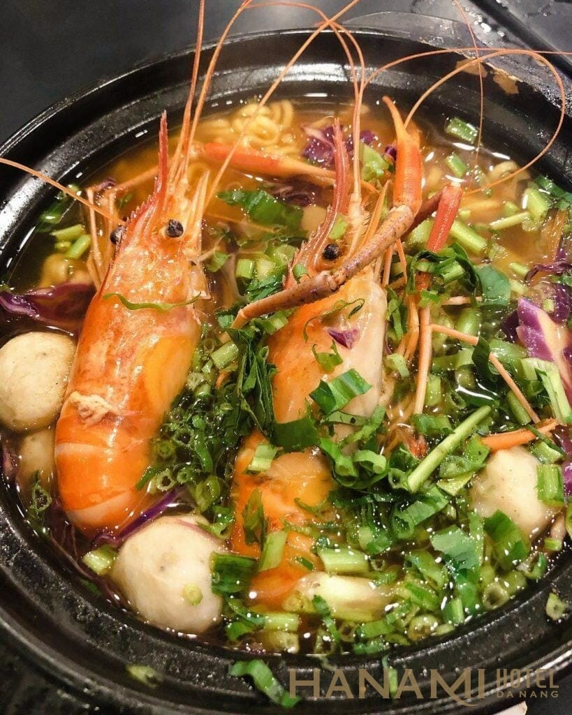 tô mì thơm ngon ở quán mì cay Sasin Đà Nẵng