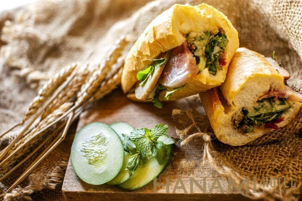 Ẩm thực bánh mì Đà Nẵng tại thuận tính retreat