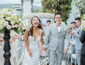 cặp đôi vui vẻ khi đám cưới tại Đà Nẵng