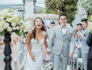 cặp đôi vui vẻ khi đám cưới tại Đà Nẵng