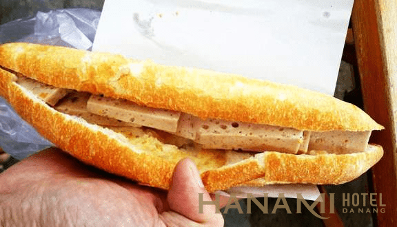 Top 10 địa điểm ăn khuya xuyên đêm Đà Nẵng 1 Bánh mỳ ông Tý