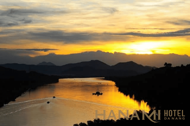 Khung cảnh lãng mạn của dòng sông Hương