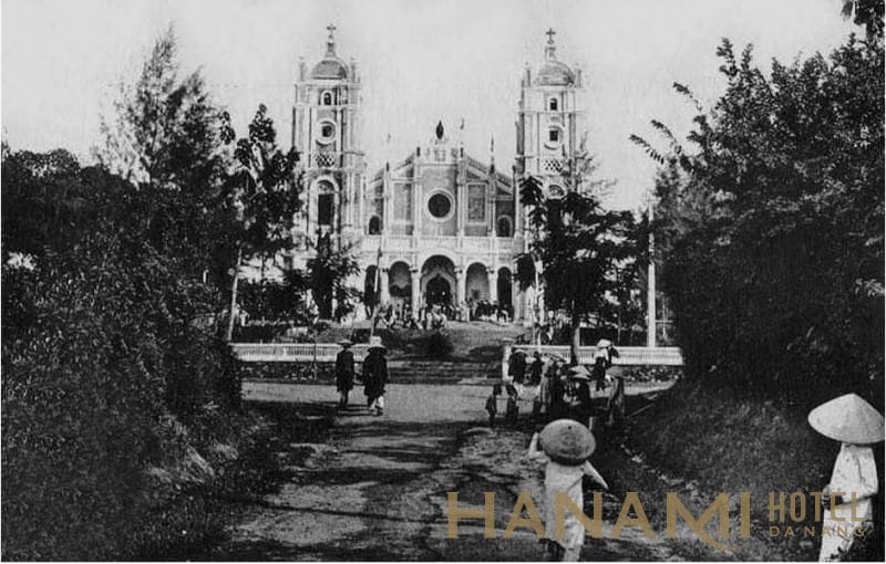 TOP 21 địa điểm du lịch Huế mê hoặc lòng người 32 Nhà thờ Phủ Cam năm 1930