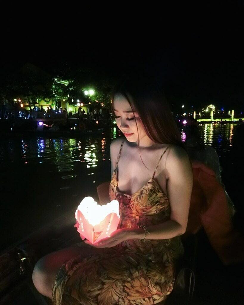 Tổng hợp 50 địa điểm du lịch Đà Nẵng năm 2023 23 Sông Hoài - Lung linh đèn lồng về đêm