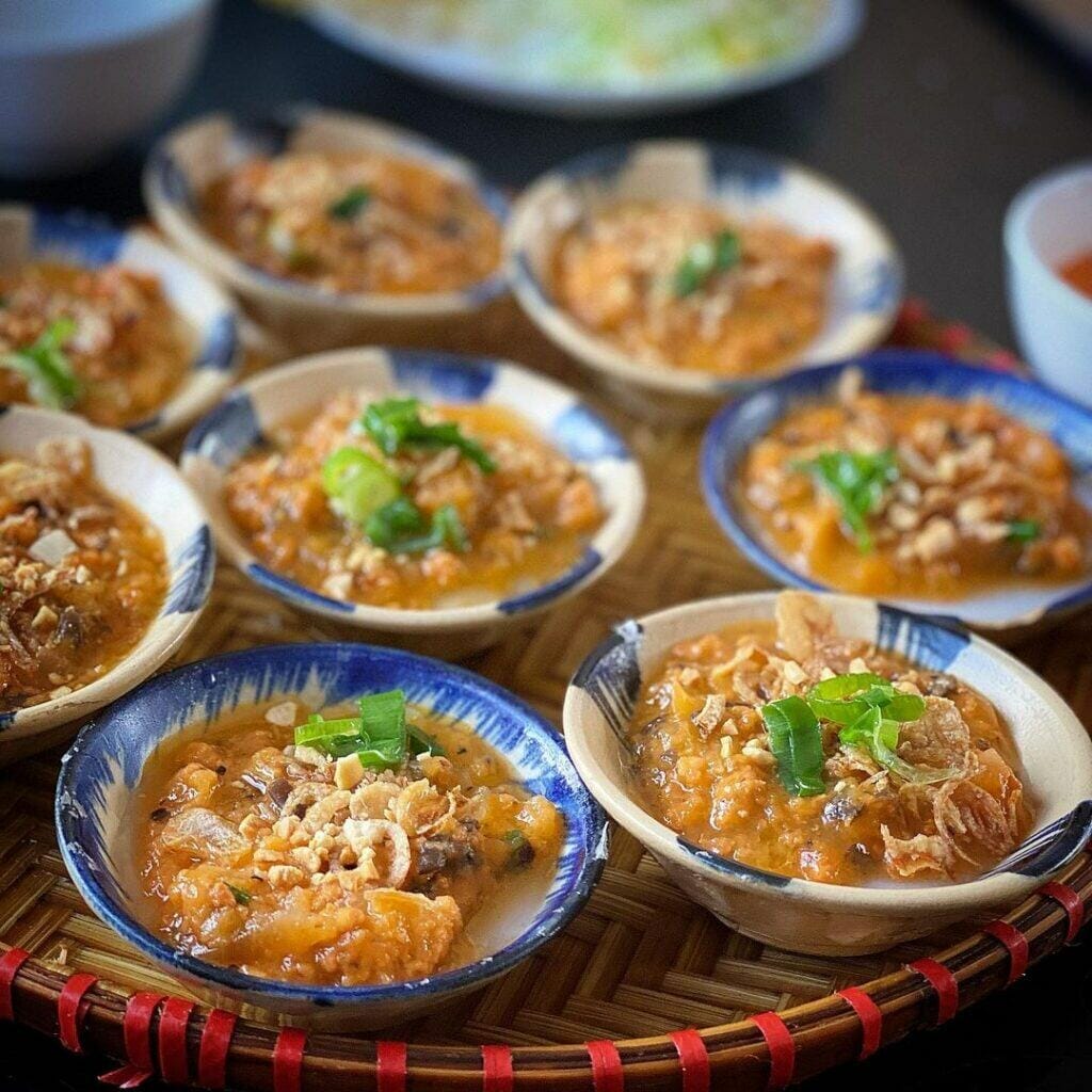 Bánh bèo cô Vân khá nổi tiếng với món bánh bèo ngon tuyệt đỉnh