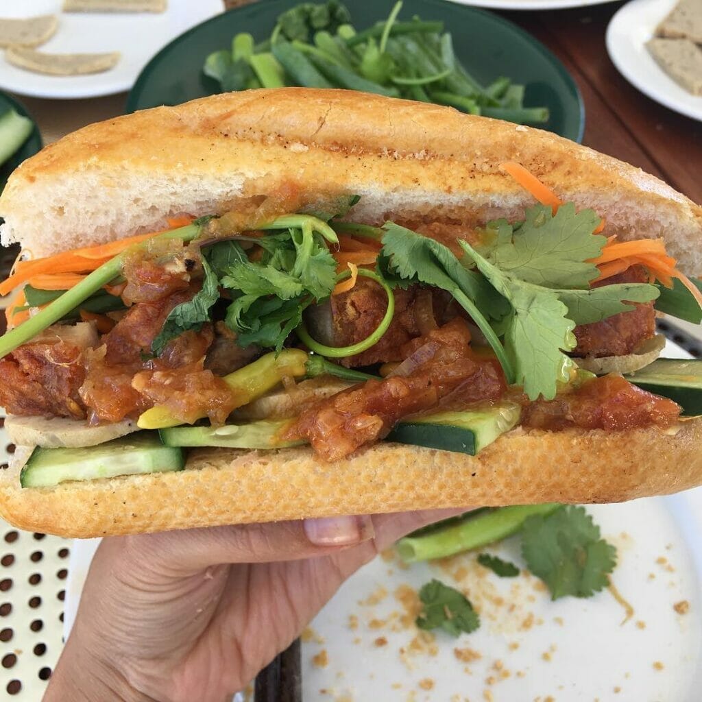 bánh mì heo quay 257 Nguyễn Chí Thanh