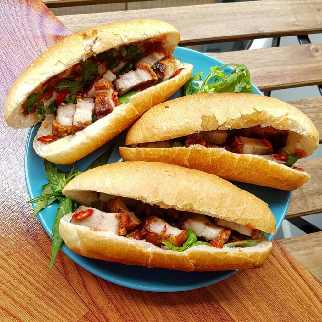 Ngã tư Hùng Vương Ông Ích Khiêm bánh mì heo quay