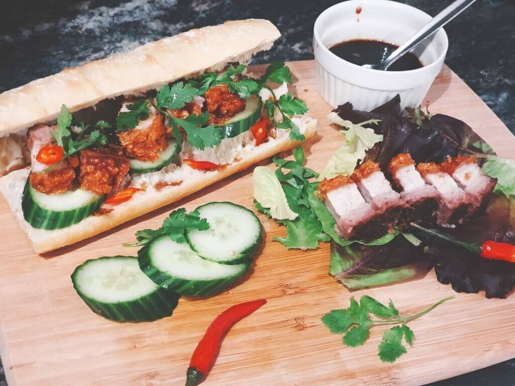10 tiệm bánh mì heo quay Đà Nẵng ngon và rẻ nhất 9 bánh mì heo quay 24 Lê Hồng Phong Đà Nẵng
