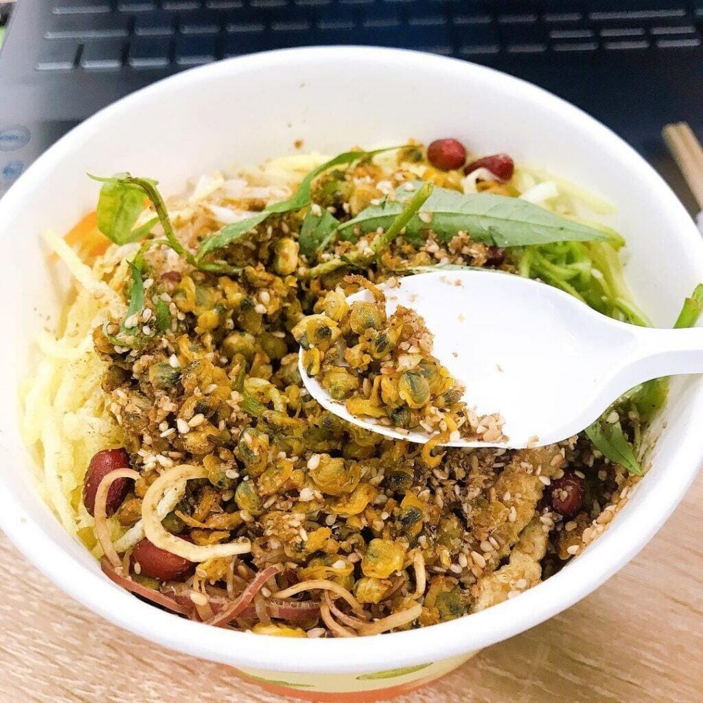 Quán Thanh là quán đầu tiên mang cơm hến đến với Đà Nẵng