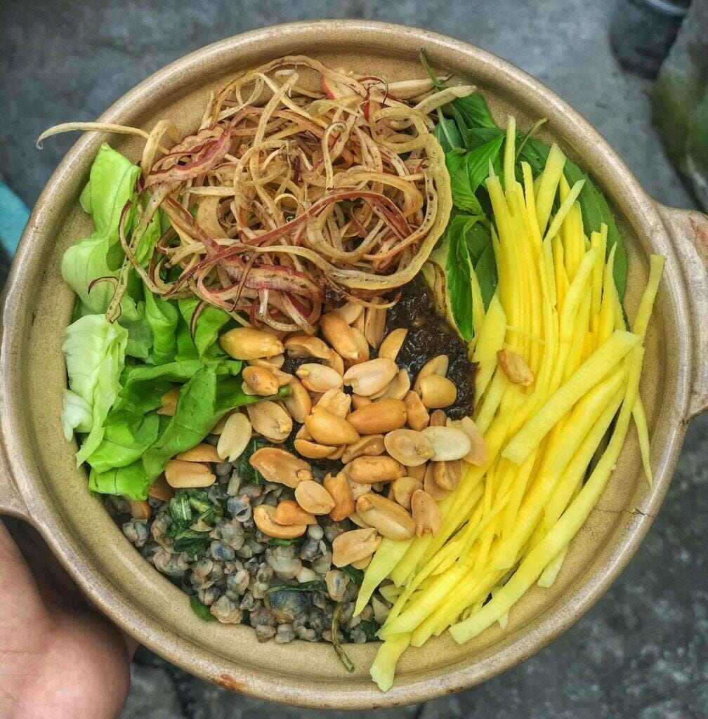 cơm hến ở đây đúng chuẩn vị Huế