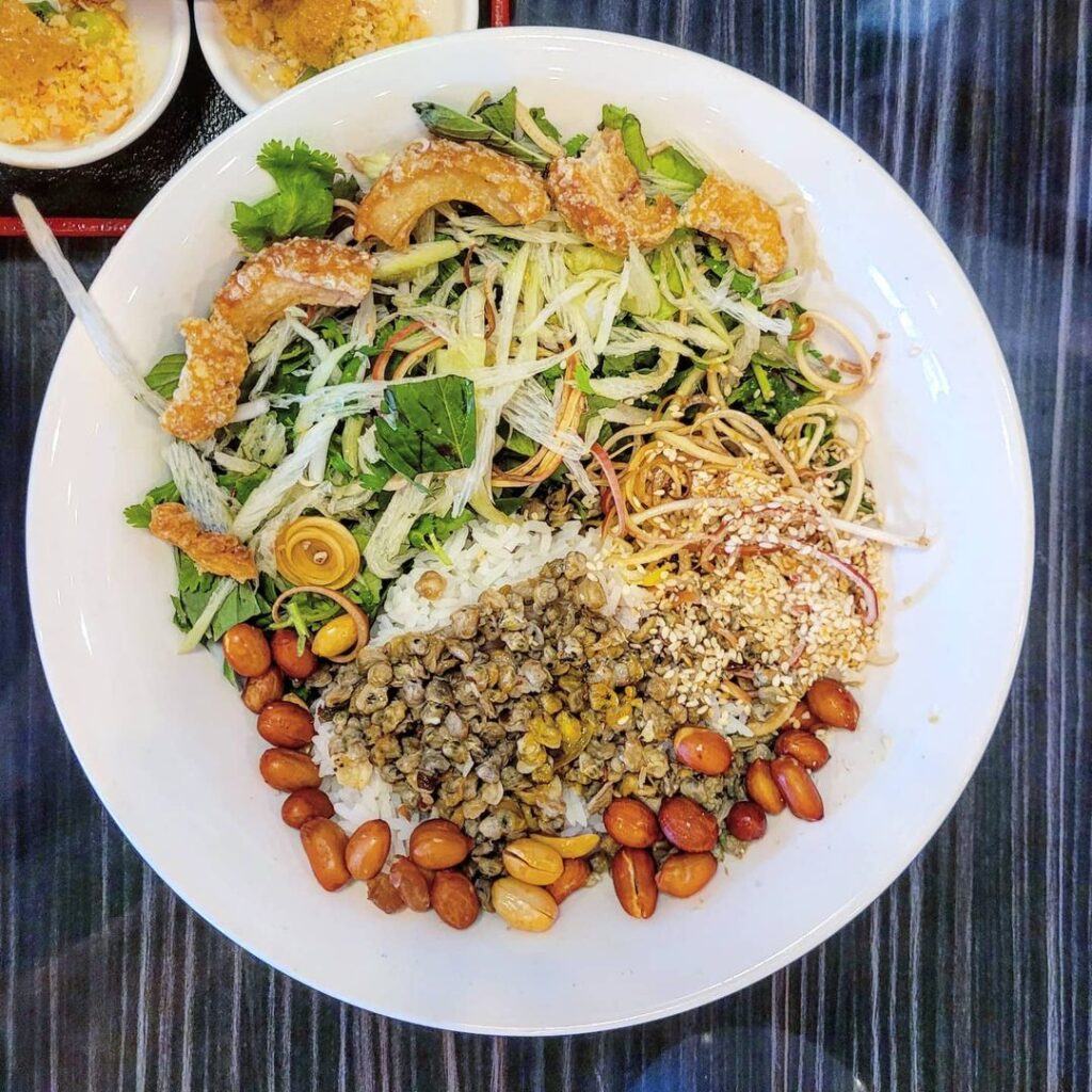 cơm hến 10k không ai là không biết đến