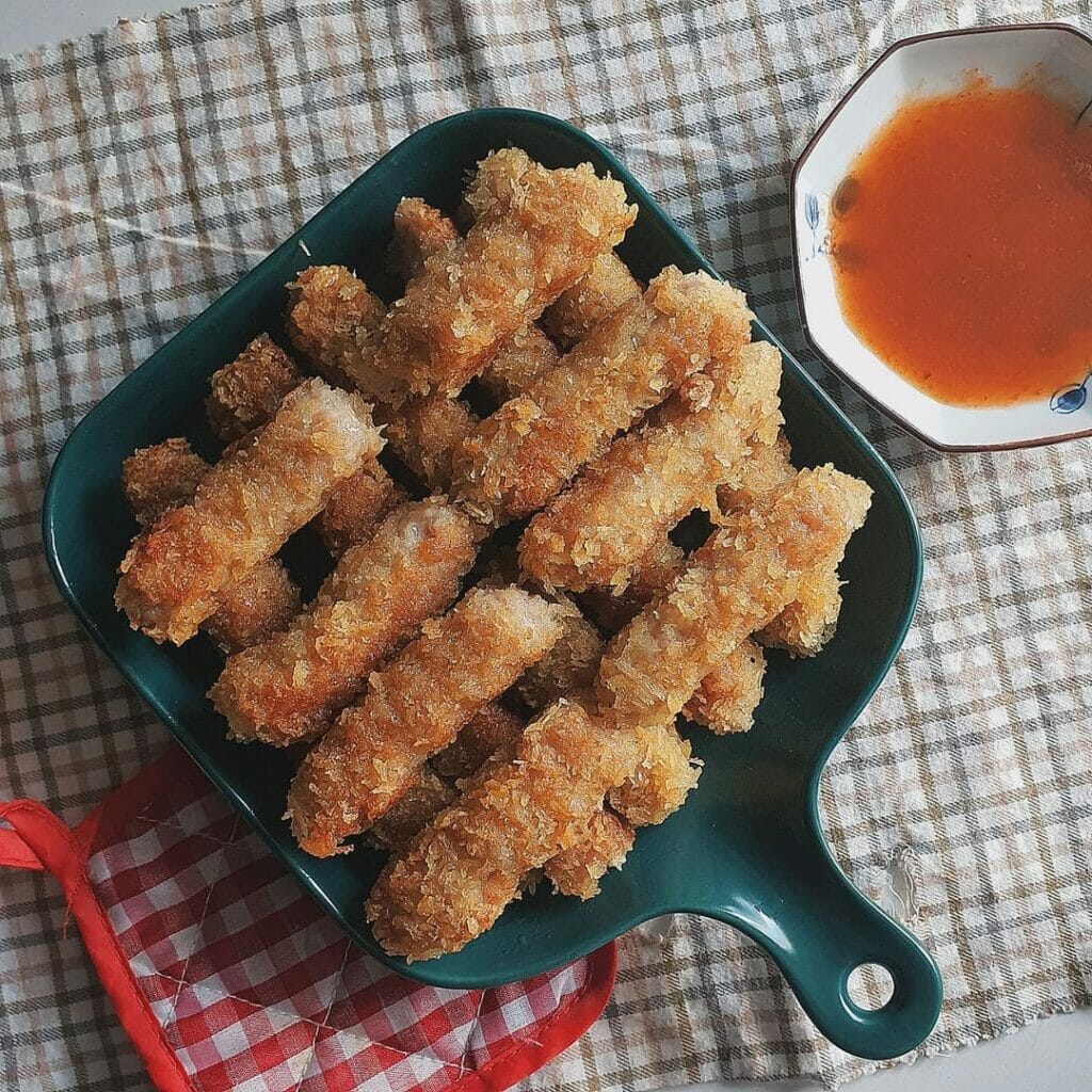 Hướng dẫn làm nem chua rán đơn giản tại nhà