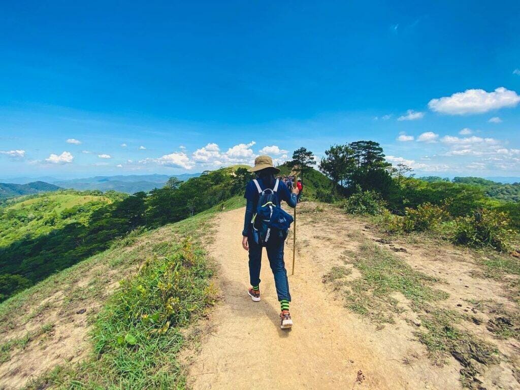 khoác balo thử sức trekking Tà Năng