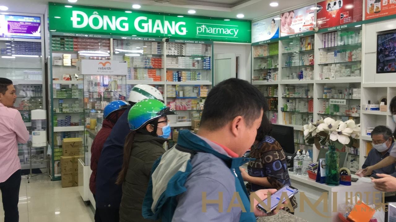 Không tranh thủ tăng giá, nhà thuốc này còn phát miễn phí khẩu trang giữa nỗi lo virus corona ở Đà Nẵng | Việt Nam Mới