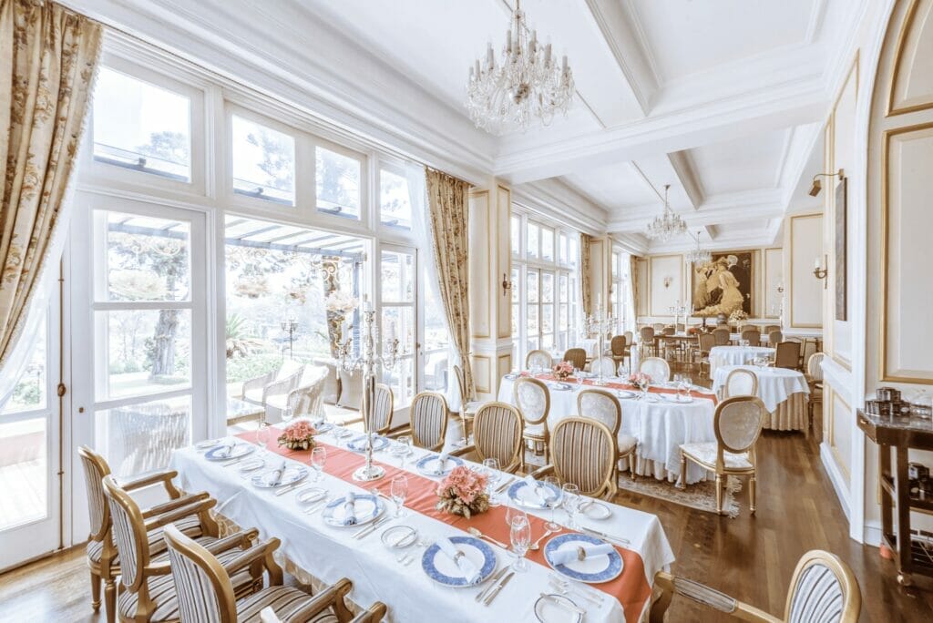 Khám phá ngay top 4 khách sạn Đà Lạt 5 sao đẹp quên lối về 5 Không gian nhà hàng sang trọng tại Dalat Palace Heritage Hotel