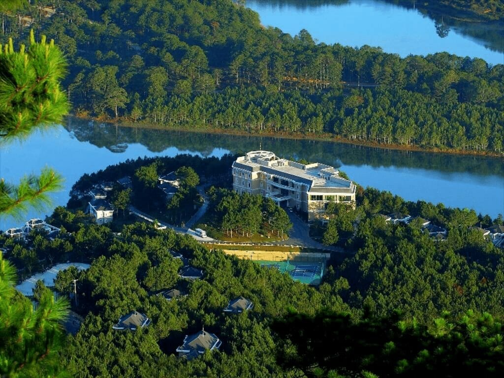 Khám phá ngay top 4 khách sạn Đà Lạt 5 sao đẹp quên lối về 8 “Ốc đảo” Dalat Edensee Lake Resort & Spa giữa hồ Tuyền Lâm