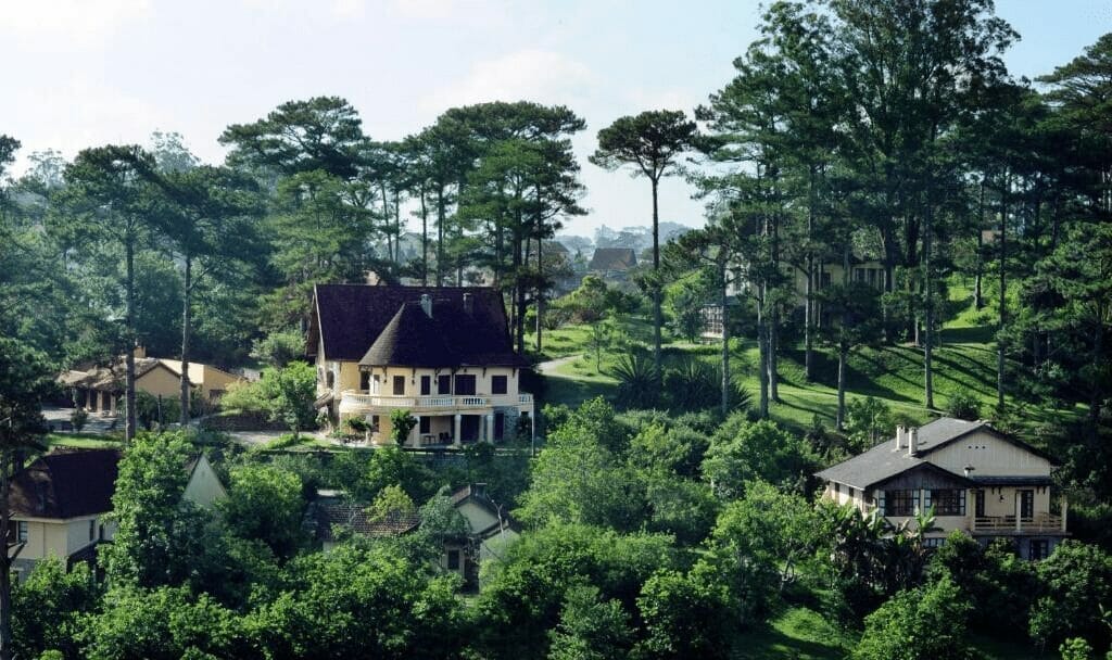 Khám phá ngay top 4 khách sạn Đà Lạt 5 sao đẹp quên lối về 13 Ana Mandara Villas Dalat Resort & Spa có vị trí tách mình với thành phố
