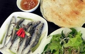 Cá nục hấp bánh tráng