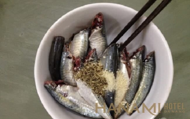 ca nuc cuon banh trang