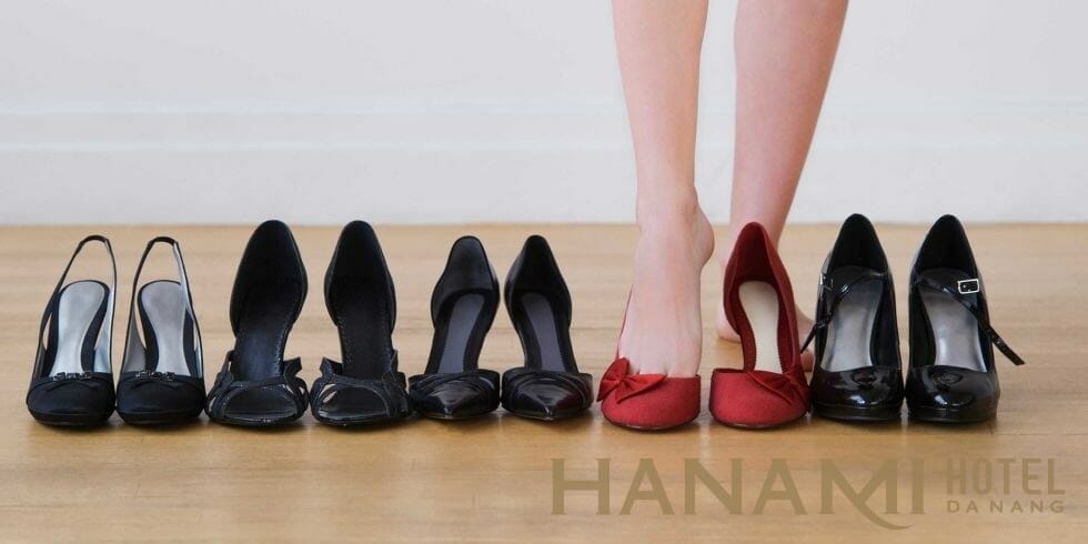 Quà tặng bạn gái - Top 15 món ý nghĩa và bất ngờ nhất 8 Tặng giày có ý nghĩa gì? Có nên tặng giày cho người yêu không? | #1 Giày Tây Nam Cao Cấp | BRTgiay
