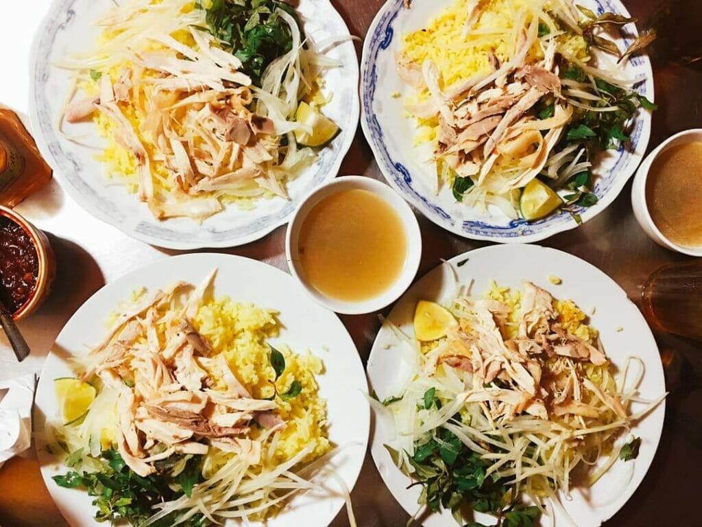 Truy tìm 10 quán cơm gà Hội An nức tiếng xa gần, đậm đà hương vị Hội phố