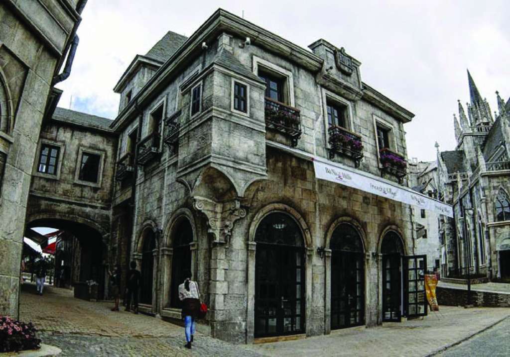 LÀNG PHÁP BÀ NÀ HILLS - MỘT CHÂU ÂU HOA LỆ GIỮA LÒNG ĐÀ NẴNG - Du Lịch Puolotrip