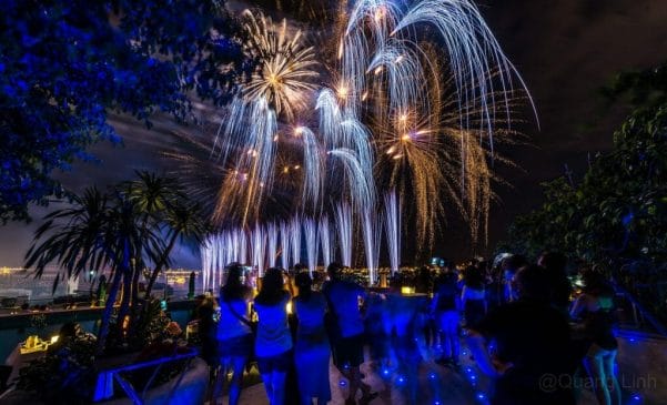 Lễ hội Pháo hoa Đà Nẵng 2023 Mới Nhất và những điều chưa biết 8 Ngắm pháo hoa tuyệt đẹp từ nhà hàng Square - khách sạn Novotel