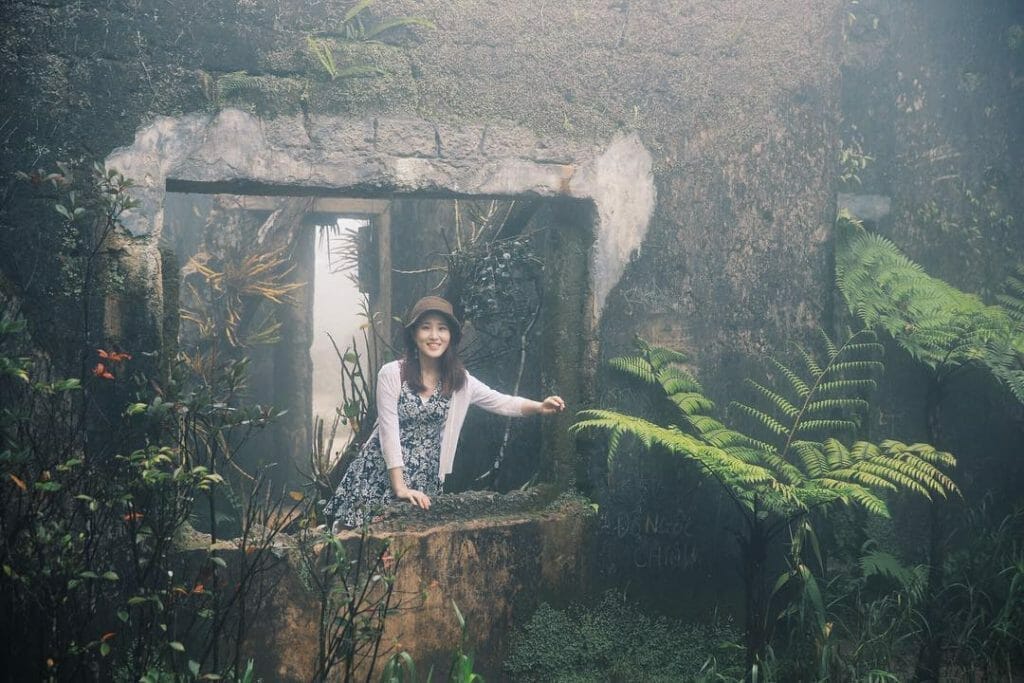 "Get Lost" in 20 Breathtaking Check-in Places in Ba Na Hills Da Nang 9 Sống ảo tại Bà Nà Hills với ngôi nhà hoang