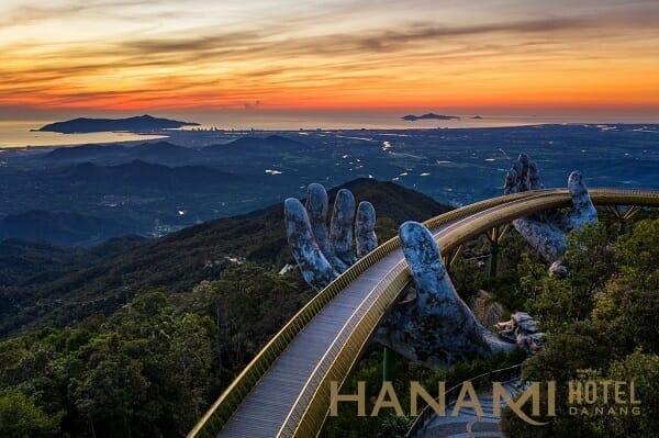 Top 20 điểm check-in, sống ảo tại Bà Nà Hills - Đà Nẵng 4 Cầu Vàng đứng đầu danh sách những kỳ quan mới của thế giới