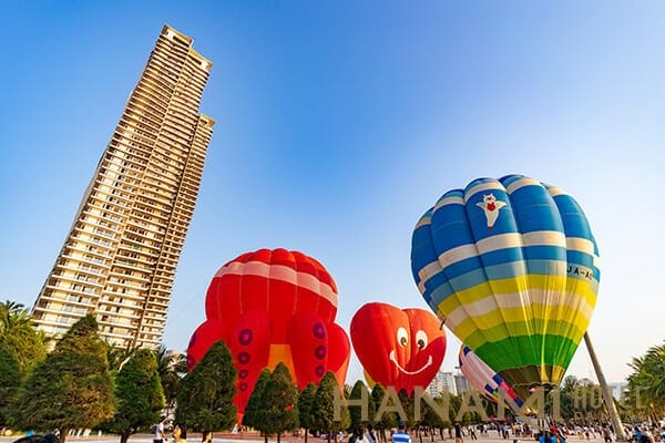 Màn trình diễn khinh khí cầu đầy màu sắc trên biển Đà Nẵng