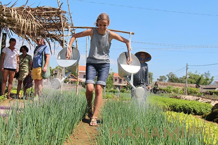 Cập nhập giá vé Đà Nẵng tham quan du lịch từ A-Z năm 2022 49 Vé tham quan làng Trà Quế - trải nghiệm làm nông dân đầy phấn khởi của du khách