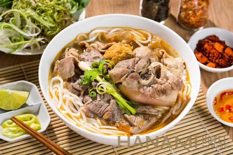 Ẩm thực Đà Nẵng - Top 31 món ăn ngon Đà Nẵng phải thử 12 Bún bò Đà Nẵng chuẩn vị Huế thơm ngon khó cưỡng