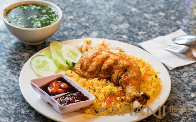 Cơm gà Hội An nằm ngay tại cung đường Châu Thị Vĩnh Tế - Đà Nẵng