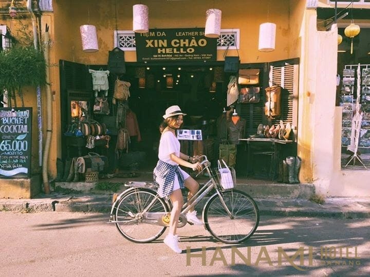 Kinh nghiệm du lịch Hội An - 17 địa điểm nên check-in 12 Thong dong ngắm trọn phố cổ Hội An bằng xe đạp