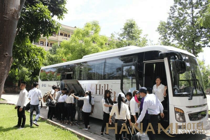 Giá vé Bà Nà Hills - Cập nhập mới nhất 2023 1 Di chuyển lên Bà Nà Hills bằng xe đoàn